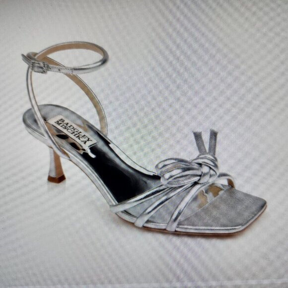 Badgley Mischka Silver Leather " Loyalty Knot" Sandals. NIB. Size Various - Picture 12 of 15
